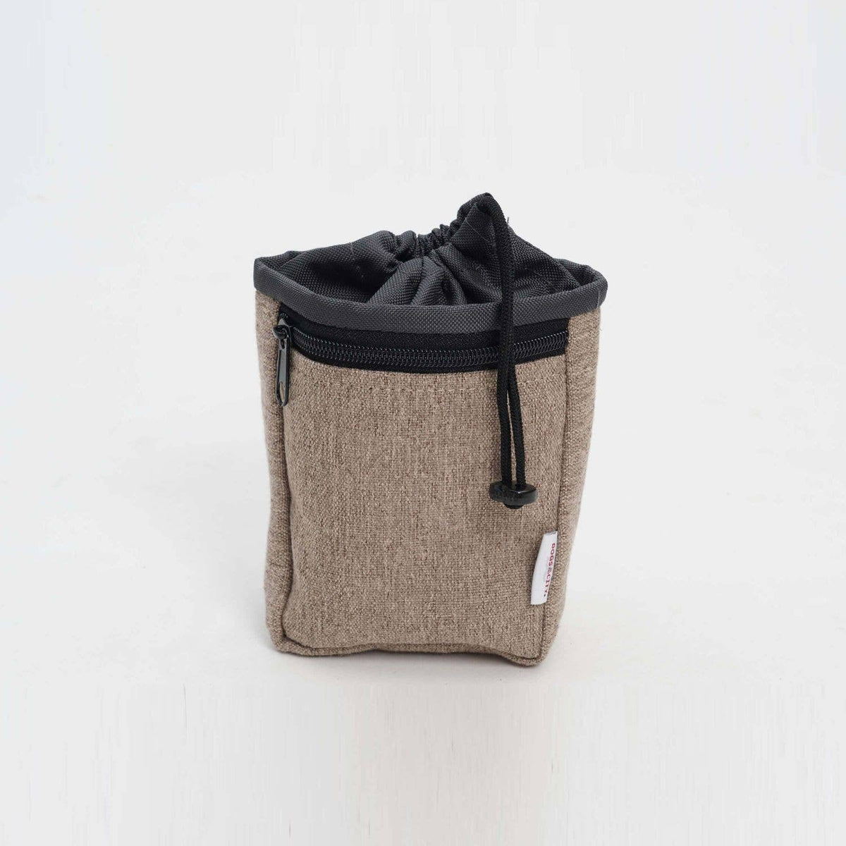 DOGS in the CITY Snackbag Loomi – greige/beige grau
