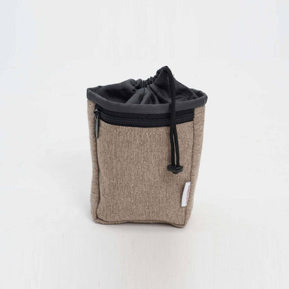 DOGS in the CITY Snackbag Loomi – greige/beige grau